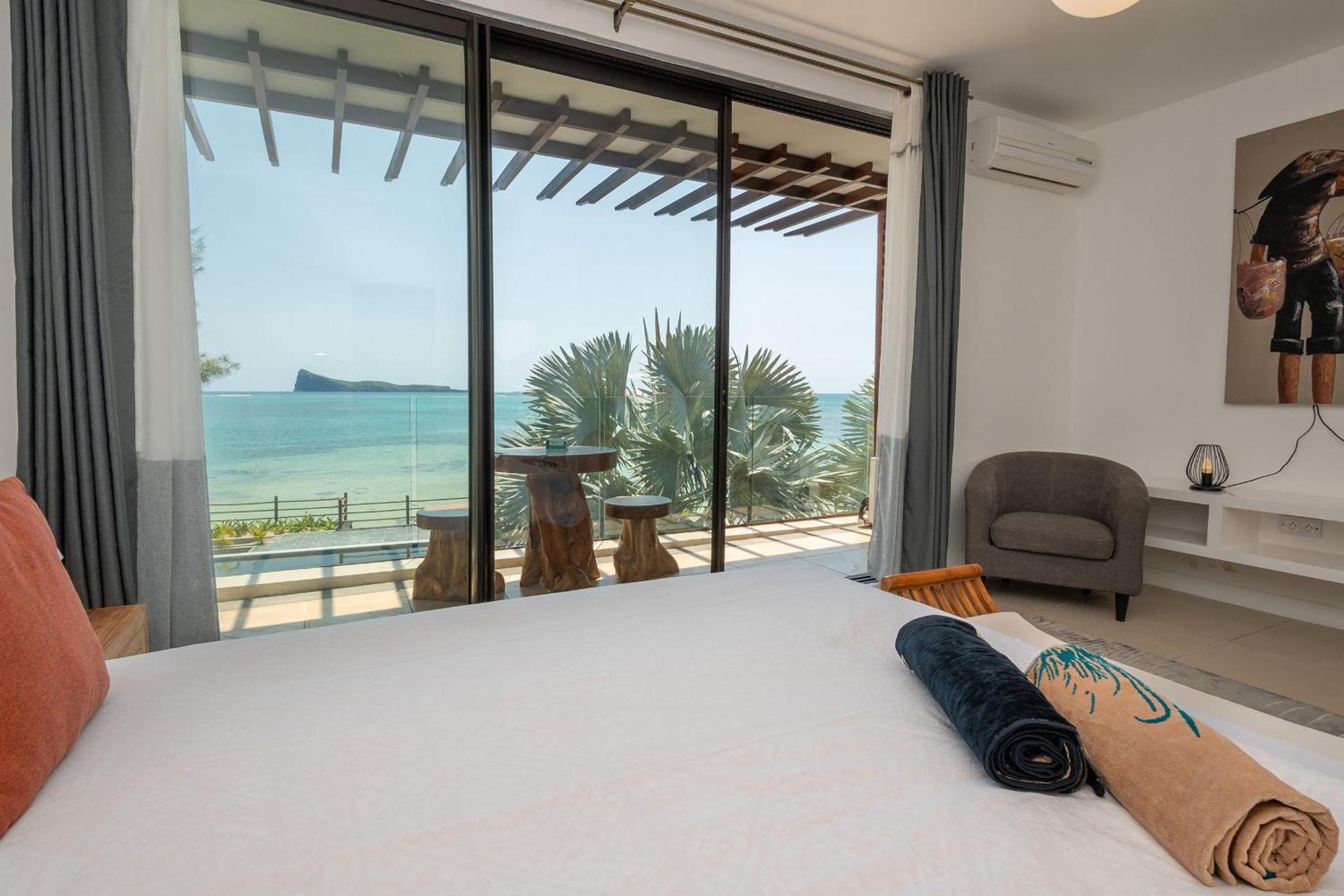 Luxury Beachfront Duplex, Coin De Mire View / 3bed