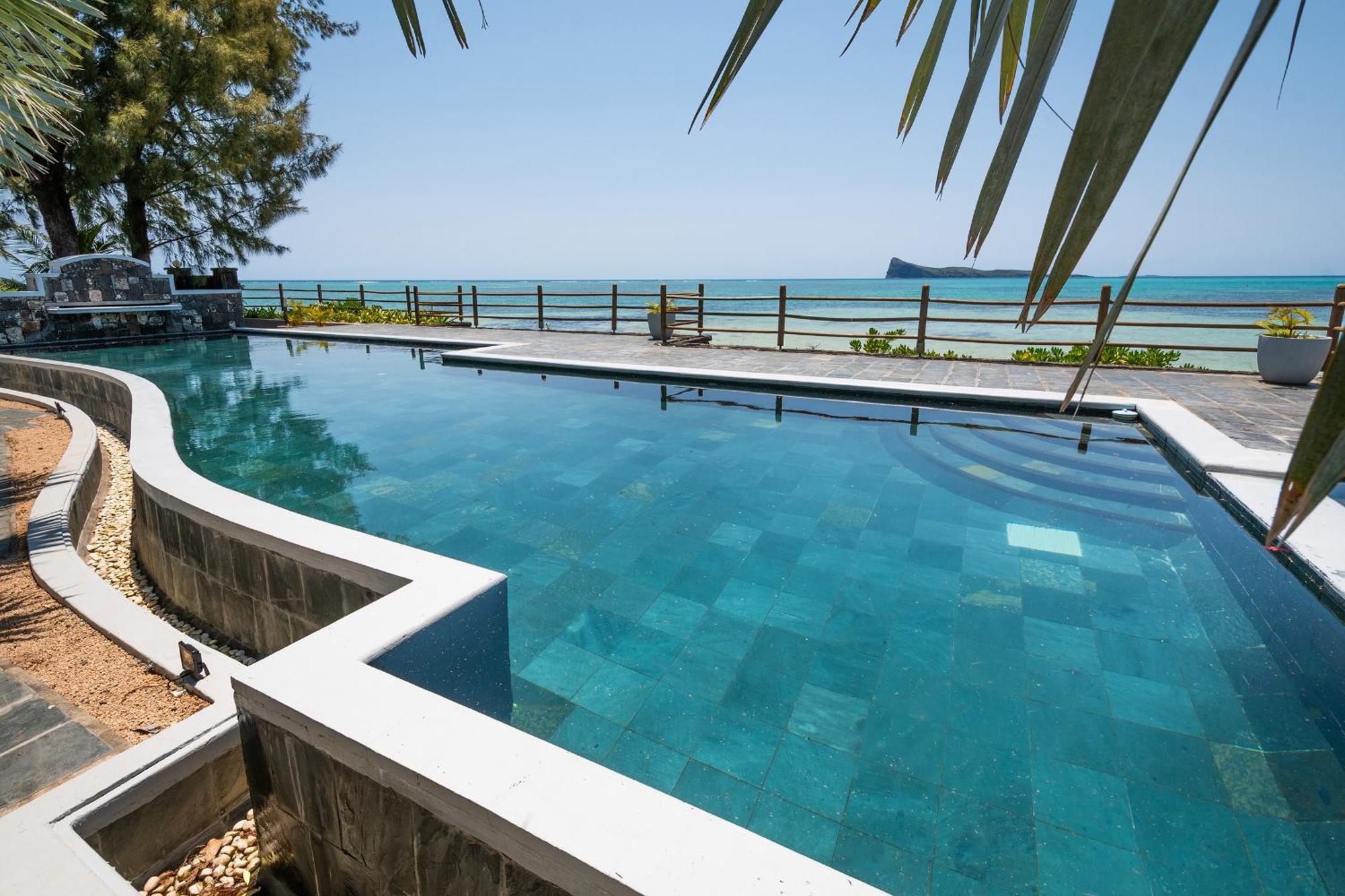 Apartment Luxury Beachfront Duplex, Coin De Mire View / 3bed *